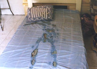 Body pattern on cotton and polyester woven bed sheet in home of Urandir and Jessica Oliveira, Corguinho, Brazil, from which Linda Howe collected samples for lab analysis on February 9, 2003. Body pattern was discovered on September 15, 2002. Photograph © 2003 by Linda Moulton Howe.