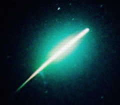 Leonid meteor exploded over Hong Kong on November 16, 1998.  Photograph © 1998 by Charanis Chiu, Hong Kong Astronomical Society.