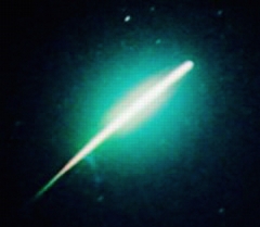 Leonid meteor exploded over Hong Kong on November 16, 1998. Photograph © 1998 by Charanis Chiu, Hong Kong Astronomical Society.