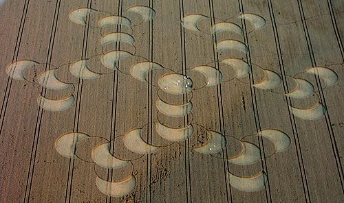 Large “molecule” formation reported August 10, 2003, spanning approximately 750 feet in a wheat field directly east of the July 6, 2003, 11-concentric-ring formation. Aerial photograph © 2003 by Mark Fussell, cropcircleconnector.