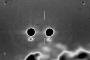 Magnification of black hot polarity. The large objects that were white hot remain hot, but the small objects below are cooling and remain white in the "black hot" polarity frame.