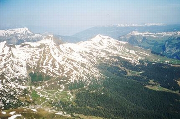 Swiss Alps between Wenger and Kleine Scheidegg © 2001 by Johnno.