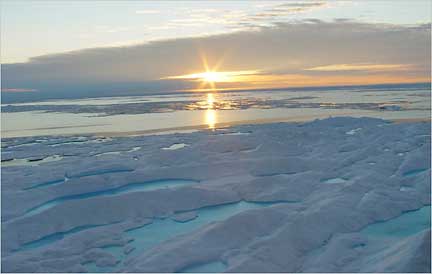  August 2007, Arctic Ocean, open water and ice seen from an icebreaker research vessel. Image by Andy Armstrong, National Oceanic and Atmospheric Administration (NOAA). 