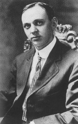 Edgar Cayce 1877-1945. Photo at age 32 in 1909. 