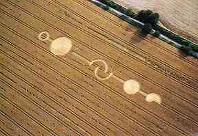 445-foot-long formation found August 8, 1993, in a wheat field below the White Horse at Cherhill Down west of Silbury Hill. Aerial photograph © 1993 by Colin Andrews.