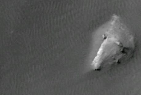  Extreme close up on the Gale Crater "lake pattern" discussed in this report to show the ripple patterns of the presumed ancient lake bed surrounding the three "islands"  in the "lake," including this largest "island" that was retouched out of the copy/paste digital manipulation of the Gale crater landscape described  in this Earthfiles report. Image source NASA/JPL.