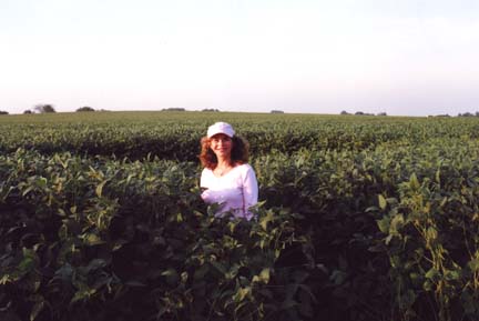 Linda Moulton Howe standing in soybeans growing 4.5 feet high around the five circles on the Jim and Chris Stahl farm, Geneseo, Illinois, on Augut 24, 2006. Photograph by Ted Robertson for © 2006 Earthfiles.