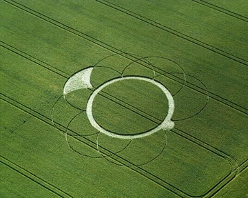 East of Corhampton near Petersfield, Hampshire, reported on July 15, 2000. Aerial Photograph © 2000 by Busty Taylor.