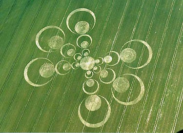 Ogbourne St. George wheat formation reported June 15, 2003. Aerial photograph © 2003 by Lucy Pringle.