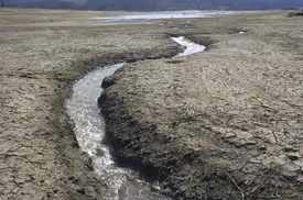 The largest of the Colorado River-Big Thompson Project's reservoirs, Lake Granby was reduced in parts to mud flats by the ongoing 2004-2006 severe drought, which significantly cut normal spring runoff. Image © 2004 Mark Henle, The Arizona Republic.