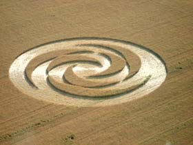  Nearly 200-foot-diameter "perfect geometric figure" discovered in wheat field in Corcelles-pres-Payerne, Switzerland, by Swiss Army pilot on July 2, 2007. Aerial image © 2007 by Francois Blancoud.
