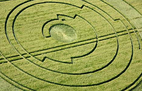 Barbury Castle barley crop formation near Wroughton, Wiltshire, U. K., reported June 1, 2008, 300 feet in diameter. Aerial image © 2008 by Lucy Pringle.