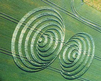 Aerial image © 2006 by Nick Nicholson and Cropcircleconnector.com.
