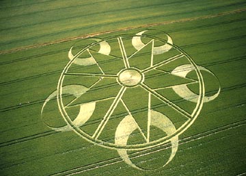 Avebury Trusloe, near Avebury, Wiltshire, England, reported July 13, 2003. Aerial photograph © 2003 by Steve Alexander.