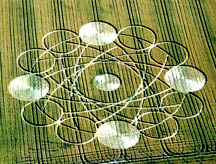 Garsington, Oxfordshire, U. K., 500-foot-diameter pattern in wheat, reported July 15, 2005. Aerial photograph © 2005 by Lucy Pringle.
