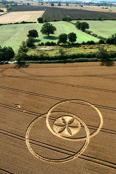  Closer aerial showing the "signature" to the left of the main Flower of Life inside Vesica Piscis. Aerial image © 2006 by Steve Alexander.