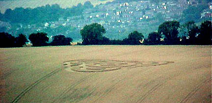 Two hundred feet in diameter in mature wheat, Wouldham, Kent County, England, reported July 31, 2004. Image © 2004 by Graham Tucker.