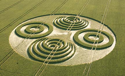 Savernake Forest near Marlborough, Wiltshire, reported July 8, 2006, in wheat. Aerial image © 2006 by Lucy Pringle, www.lucypringle.co.uk.