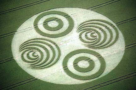 Savernake Forest near Marlborough, Wiltshire, reported July 8, 2006, in wheat. Aerial image © 2006 by Cropcircleconnector.com.