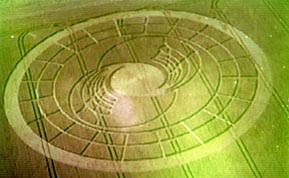 Phase 1 of Silbury Hill design first reported on August 2, 2004. Digital Video Image © 2004 by Andreas Feliziani and Cropcircleconnector.com.