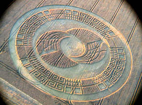 Phase 2 of Silbury Hill, Wiltshire, England, design in wheat field on August 3, 2004. Aerial photograph © 2004 by Roiland Beljon.