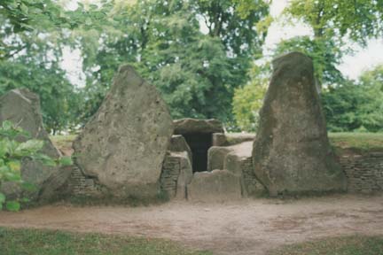 Large sarsen standing stones guard entrance to Wayland's Smithy 5,500-year-old burial chambers and long barrow not far from the wheat field in which the 3-D formation was found on July 8, 2006. Photograph © 2006 by Linda Moulton Howe.