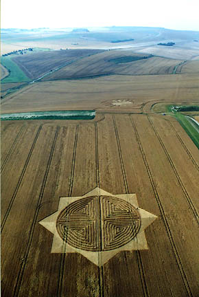 West Kennett, Wiltshire, four maze quadrants encircled by an 8-pointed star, reported on July 30, 2004. In the distance is the "moon and sun" pattern first reported on July 13, 2004. Aerial photo above and close-up below © 2004 by Lucy Pringle.