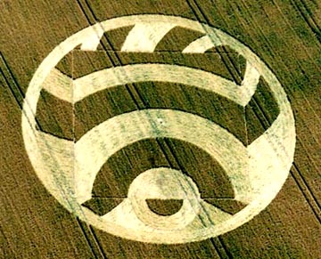  Unusual pattern reported July 14, 2003 in the field between Pickled Hill and Woodborough Hill, Alton Barnes, Wiltshire, England. Aerial photograph © 2003 by Lucy Pringle.