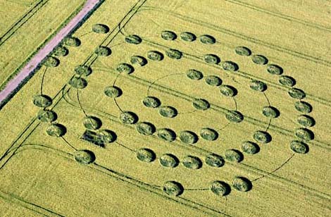 Reported May 30, 2007, fifty-seven swirled barley circles in large spiral about 300 feet in diameter, Yatesbury Field near Avebury Trusloe, Wiltshire County, England, which is northeast of Calne. Aerial image © 2007 by Lucy Pringle. Also see: Cropcircleconnector.com.