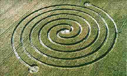 North Farm, near West Overton, Wiltshire, England, reported June 23, 2002. Photograph © 2002 by Steve Alexander. http://www.cropcircleconnector.com.