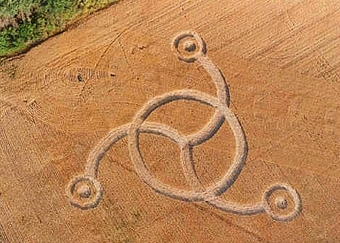 August 15, 2000, first aerial photograph of Kalispell/Whitefish, Montana wheat formation by pilot Gilbert Johnson near intersection of Highway 93 and Church Avenue. Photograph © 2000 by Gilbert Johnson.