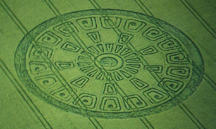 A crop formation pattern not duplicated in previous worldwide patterns, discovered June 3, 2001 in barley at Wakerley village near Barrowden, Leicestershire, England. 120 feet in diameter. Aerial photograph © 2001 by Nick Nicholson, Editor, The Circular Review.