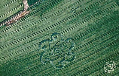 Zueschen, near Kassel, Germany, formation discovered on June 1, 2001. Aerial photograph © 2001 by Frank Laumen.