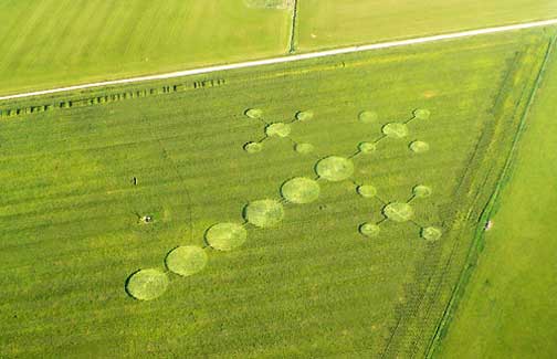 Large cross pattern and “bar code” in upper left reported September 28, 2008, in maize (corn). Estimated length is 700 feet. Aerial image © 2008 by Tammi Paxman.