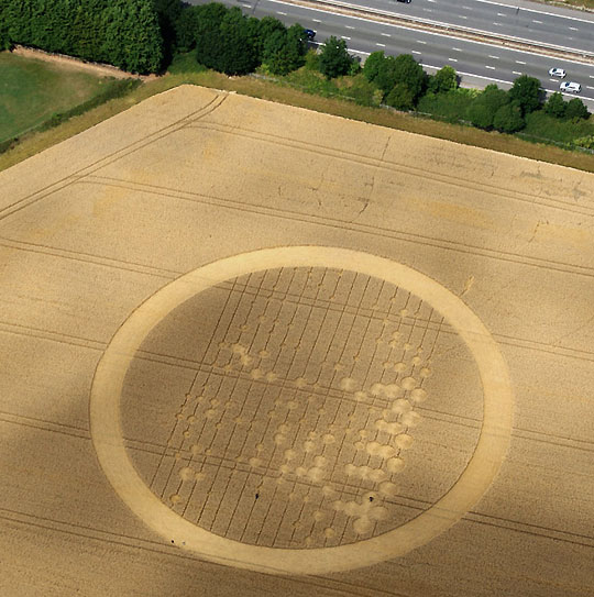 Closer aerial of the circle on the South side of the M4. Aerial image © 2010 by Madelien Scholten.