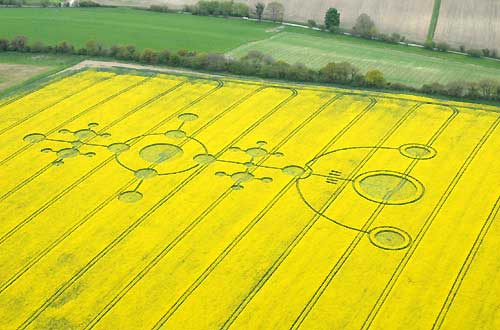 Rainy morning of May 4, 2009, sigil-like pattern at Clatford near Manton, Wiltshire, England. Aerial image © 2009 by Annemieke Witteveen. Also see: Cropcircleconnector.
