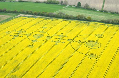 Rainy morning of May 4, 2009, sigil-like pattern at Clatford near Manton, Wiltshire, England. Aerial image © 2009 by Annemieke Witteveen. Also see: Cropcircleconnector.