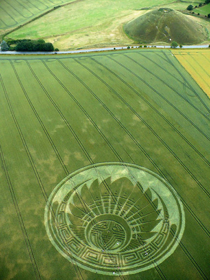  Silbury Hill “Quetzalcoatl Headdress” about 350 feet in diameter first discovered around 4:30 AM by documentary film crew that had been camped all night atop Silbury Hill and were first into the extraordinary pattern. Aerial image © 2009 by Jack Roderick. For other images and information: Cropcircleconnector.