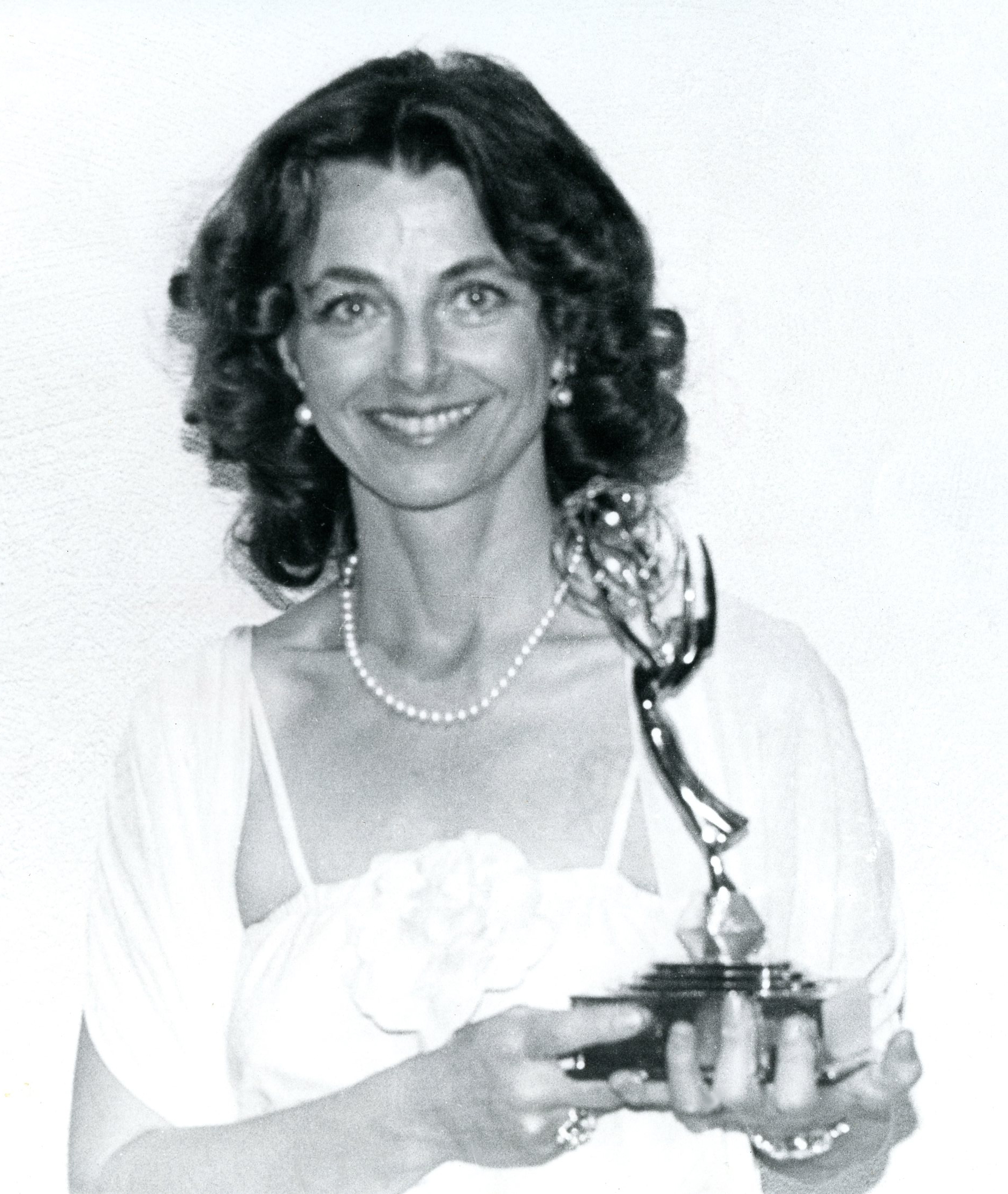 Linda Moulton Howe Bio Earthfiles