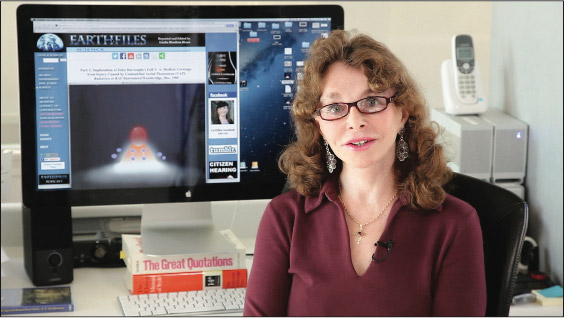 Linda Moulton Howe, Owner, Reporter and Editor, Earthfiles.com, an award-winning Science, Environment and Real X-Files news website. Image by Brad Stoddard. Click to view full-size image (449 KB).