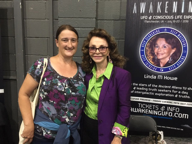 Helen Prior meets Earthfiles Reporter and Editor Linda Moulton Howe, who was a speaker at the Awakening UFO and Consciousness conference in Manchester, England, July 2019.